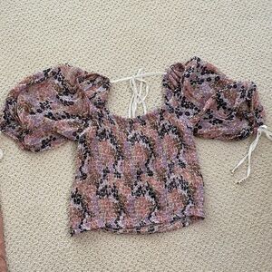 FREE PEOPLE. Floral sleeve top- size small